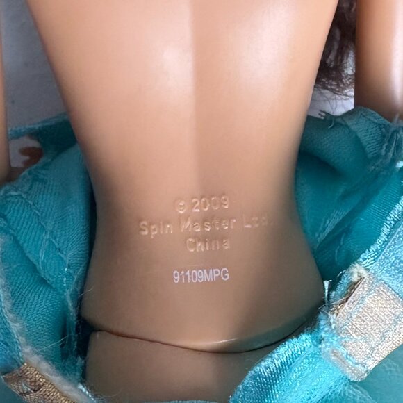 2009 Spin Master Ltd LIV 12" Doll #91009MPG  Articulated  Brown Eyes - Picture 4 of 4